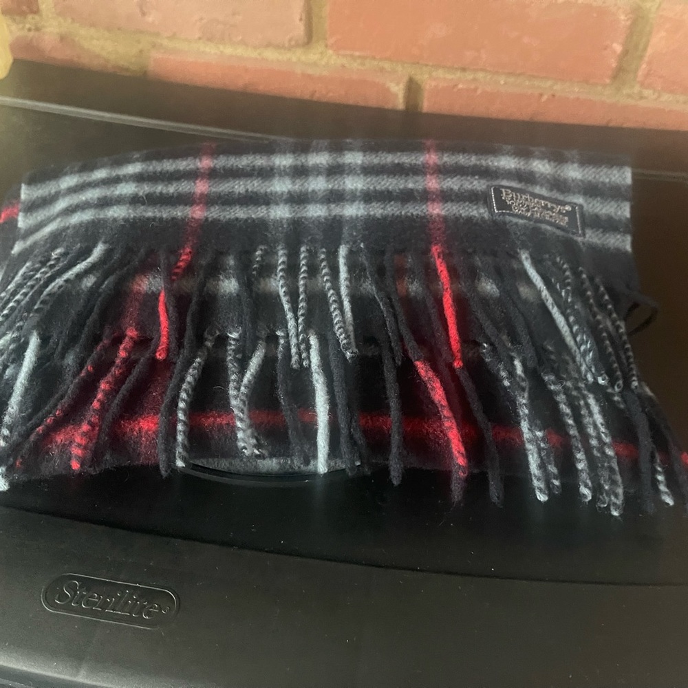 🔥NWOT🔥BURBERRYS 🔥BLUE🔥CHECKERED🔥SIGNATURE 🔥SCARF 🔥 - Picture 3 of 6